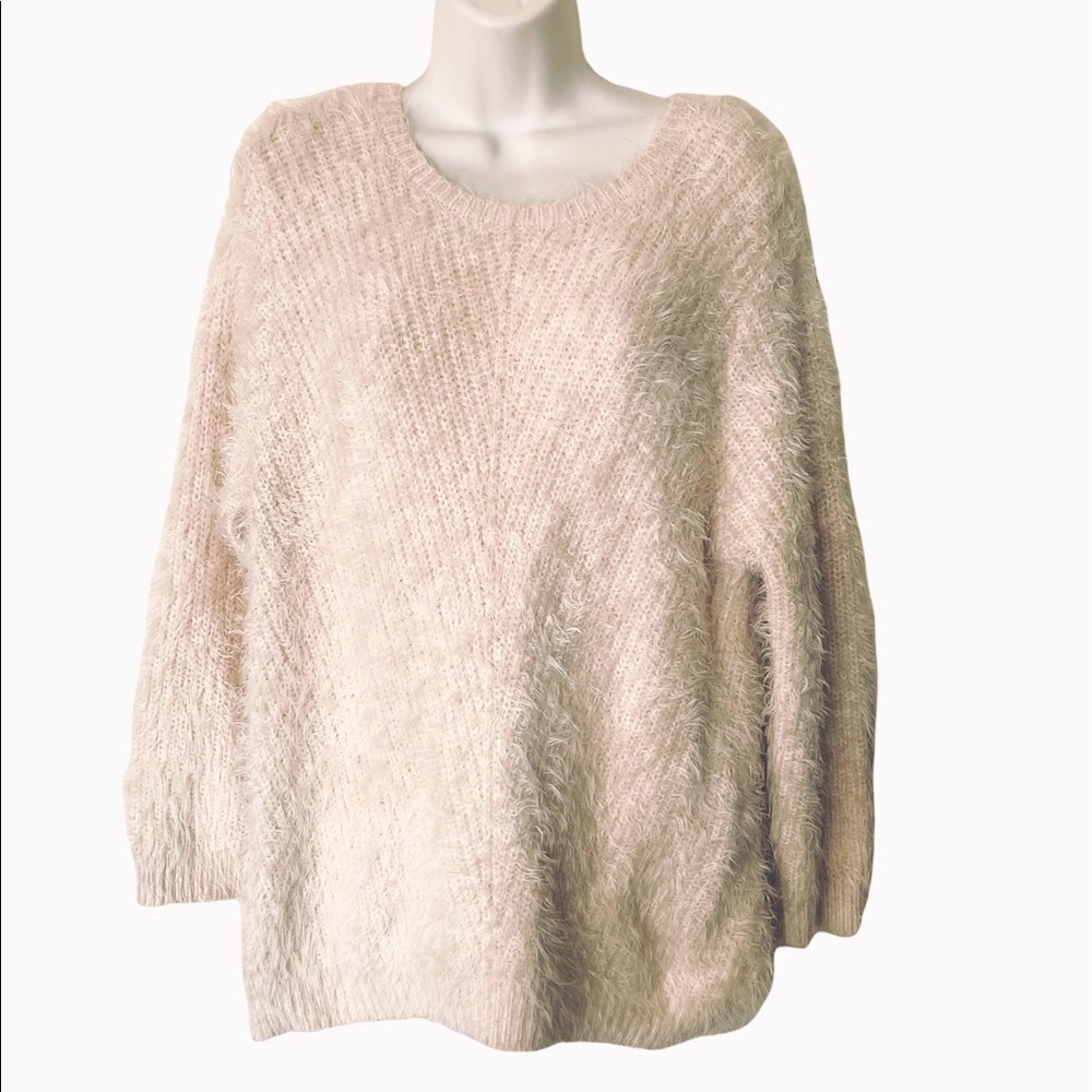 H&M Oversized Cream Colored Long Sleeve Scoop Neck Fuzzy Sweater Size Large